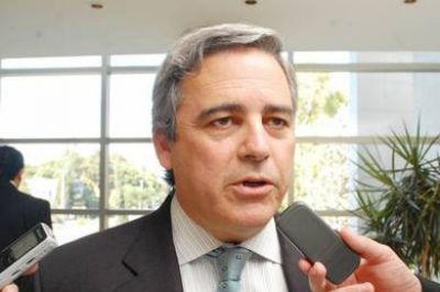 Touri��n: �Das Neves habla de �paliza� y eso es lo que �l le mand� a hacer a los docentes�