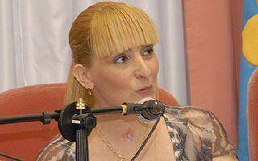 Acompa�ada por Regueiro, Biroulet abri� el per�odo de sesiones del Concejo