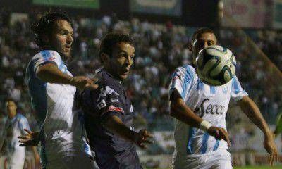 Empate con sabor a derrota: en el �ltimo minuto el Decano igual� a la Lepra