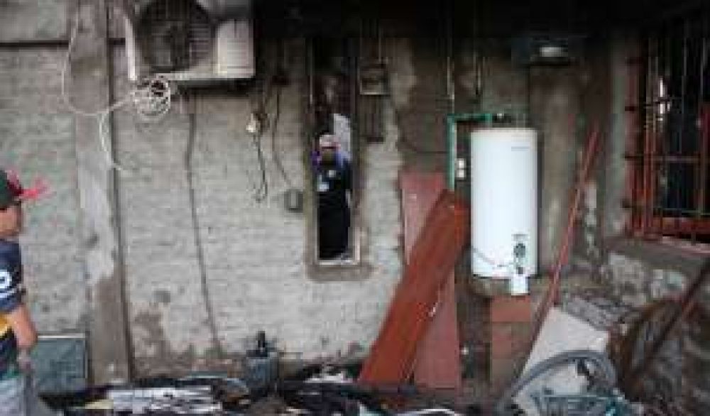 Empresario perdi� todo tras un robo e incendio en su casa