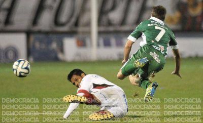 Sarmiento mejor� y empat� ante Patronato