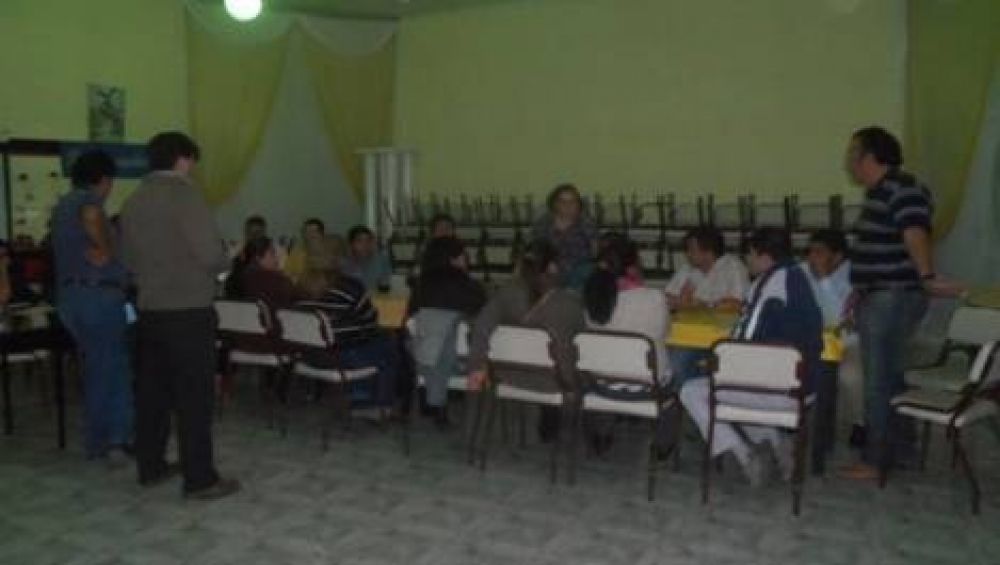 Con un recurso, docentes defienden su titularizaci�n