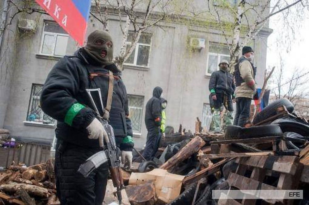 Con al menos un muerto, cinco heridos y nuevas tomas a edificios p�blicos, crece la tensi�n en Ucrania