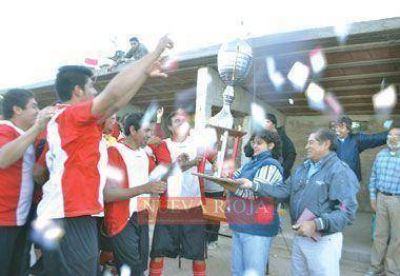 Aminga lo dio vuelta, gole� a Pe�arol y se consagr� campe�n