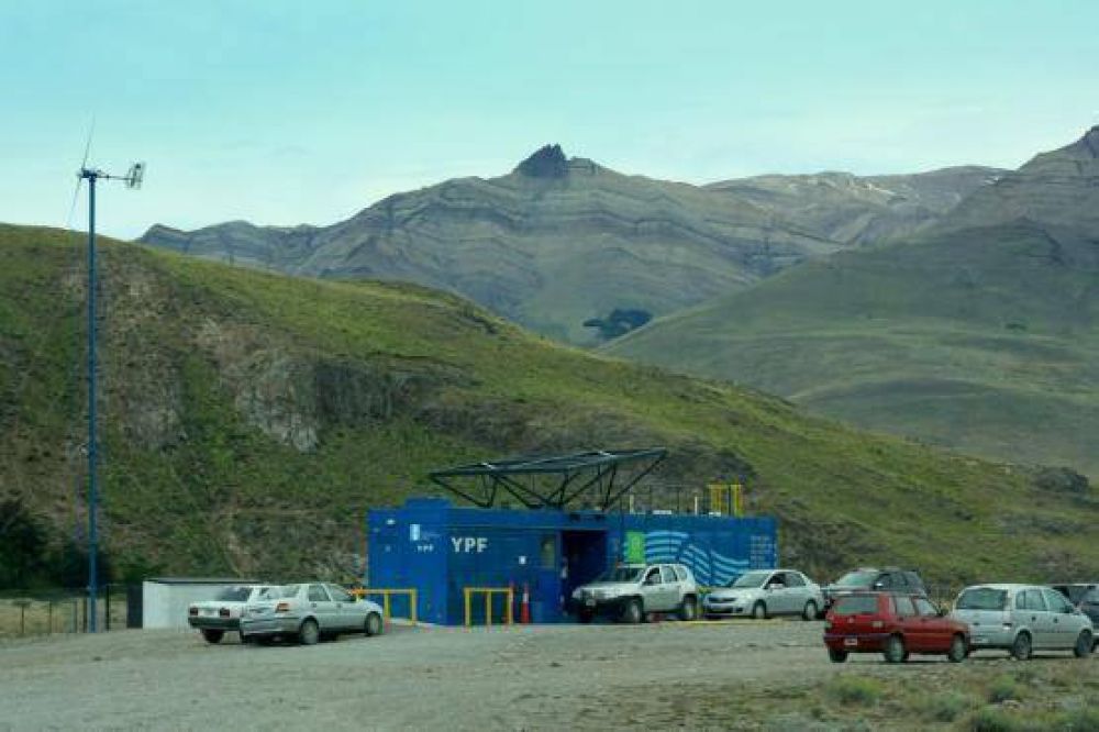 Chalt�n: Robo y destrozo en el m�dulo de abastecimiento social de YPF