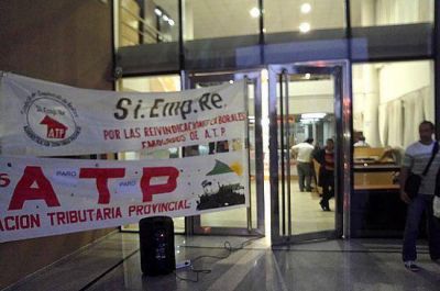 Trabajadores de Rentas inician desde este lunes un paro de 72 horas