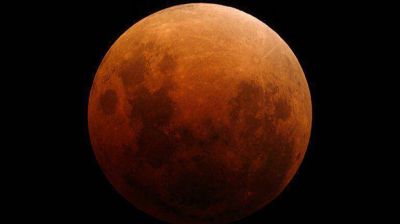 La Argentina se prepara para un eclipse con luna rojiza este martes