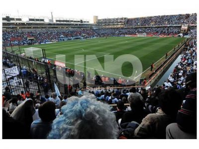 Est� grave una paranense que cay� de una tribuna en la cancha de Col�n