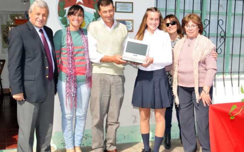 Entregaron las netbooks en la Secundaria de Colonia Santa Ana