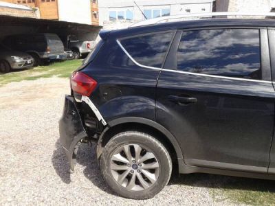 Denuncian a la Municipalidad por romper una camioneta con la gr�a