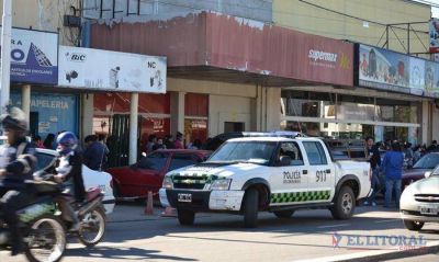 Arrestaron a dos polic�as acusados de participar del asalto a un supermercado