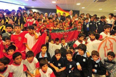 Fuerte impulso al f�tbol infantil y juvenil