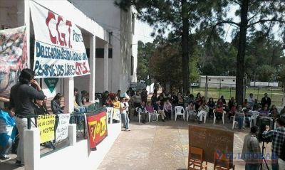 Alumnos del IFD de Paso de los Libres llevaron su reclamo a Educaci�n y realizaron clases abiertas