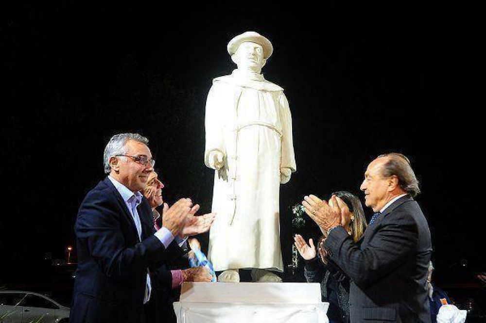 Zamora encabez� un homenaje a Fray Pedro Errecart en El Talar