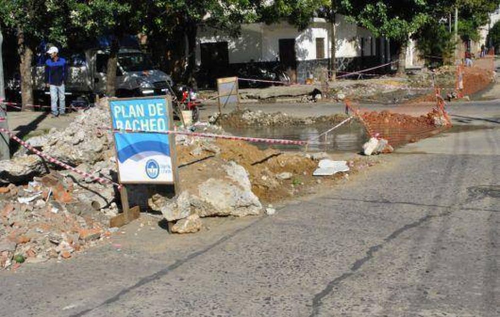 Con m�ltiples bacheos, la Municipalidad apuesta a la recuperaci�n vial de la Ciudad