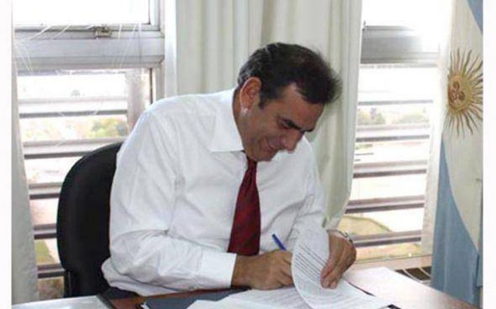 Molina pide que se difunda cu�nto �incidir�a el cobro del bono� de salud a �for�neos�