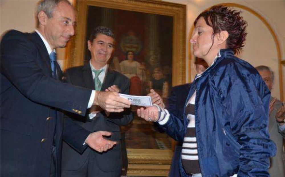 En 9 meses, m�s de 2300 embarazadas viajaron gratis en los colectivos de Pilar