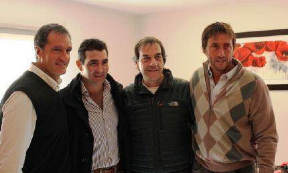 Patricio Hogan entreg� subsidios a dos entidades marplatenses