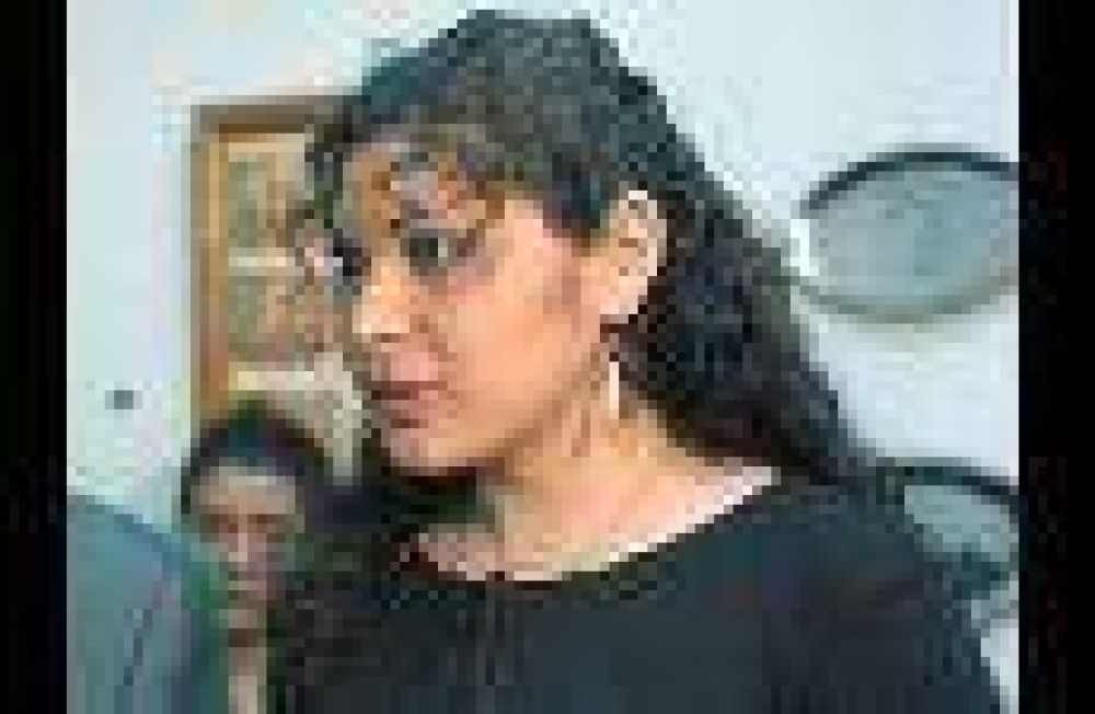 La mujer que a los 18 a�os envenen� a sus padres adoptivos sali� de la c�rcel y vive con su madre biol�gica