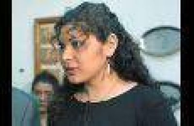 La mujer que a los 18 a�os envenen� a sus padres adoptivos sali� de la c�rcel y vive con su madre biol�gica