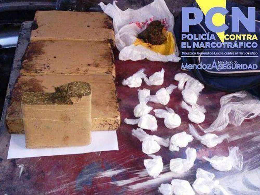 Secuestraron coca�na y marihuana en una vivienda de Maip�