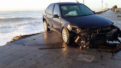 Conductor se despist� en Cabo Corrientes y de milagro no cay� por el barranco