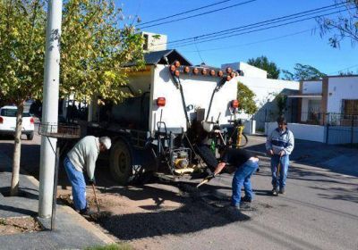 Intenso trabajo de bacheo luego de las lluvias
