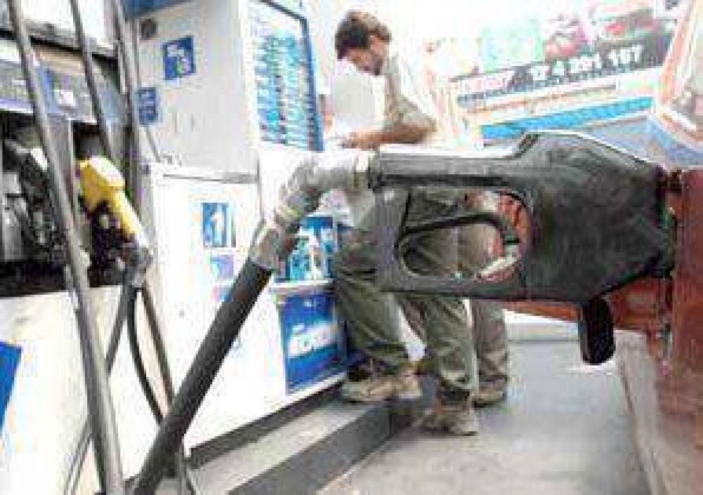 El municipio insiste con la tasa a los combustibles