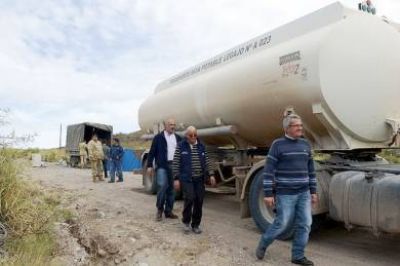 El gobernador volvi� a Telsen para verificar los trabajos de recuperaci�n tras el temporal