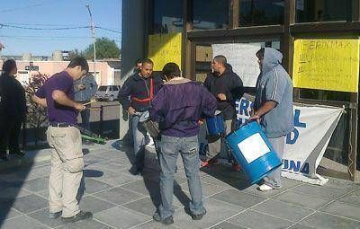 Vigiladores del Hospital se manifestaron por el despido de dos trabajadores