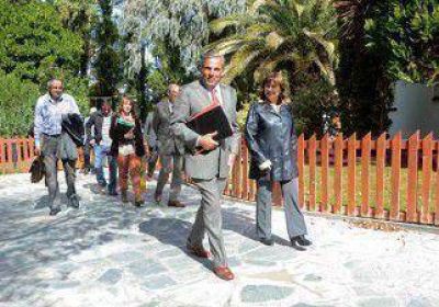 Sapag relativiz� su ausencia y dijo que prioriz� la b�squeda de fondos 
