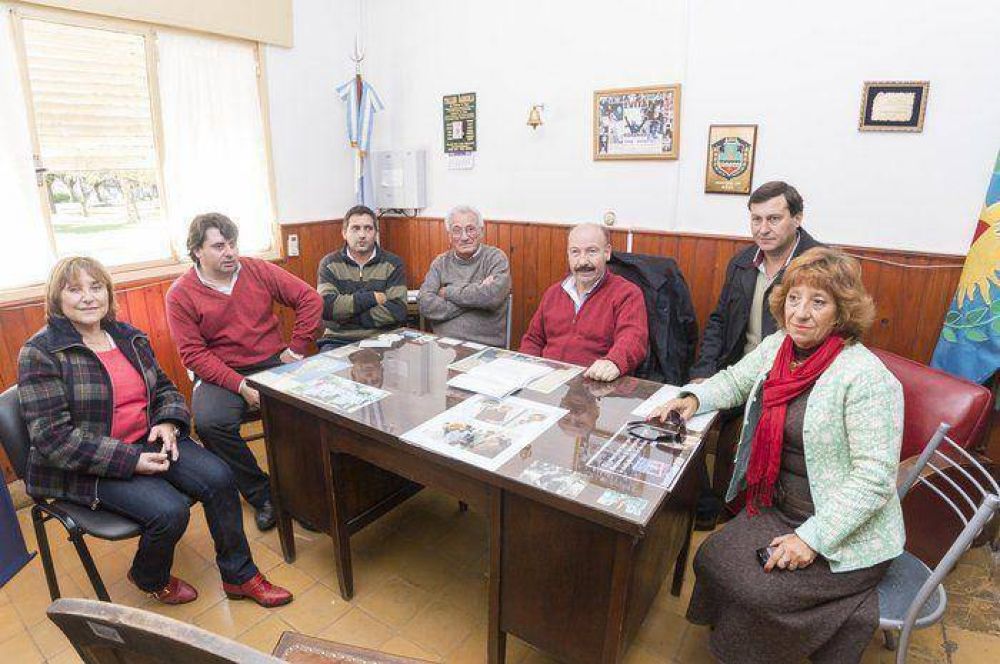 Inza anunci� en Cachar� la restituci�n del busto de Eva Per�n a la Delegaci�n