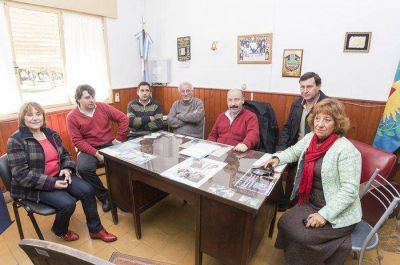 Inza anunci� en Cachar� la restituci�n del busto de Eva Per�n a la Delegaci�n