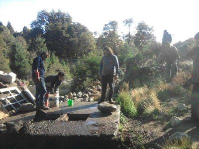Vecinos trabajaron en forma intensa para proveer de agua a los barrios