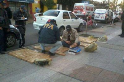 Detuvieron a un �narcorem�s� que trasladaba marihuana hacia Resistencia