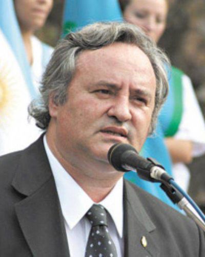 Un intendente defensor de la dictadura genocida, y ahora ladero de Sergio Massa, critica la pol�tica de Seguridad de la Provincia