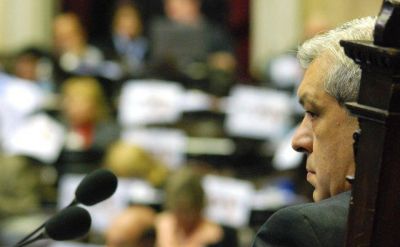 Juli�n Dom�nguez lanza su Corriente Nacional para llegar �armado� al 2015