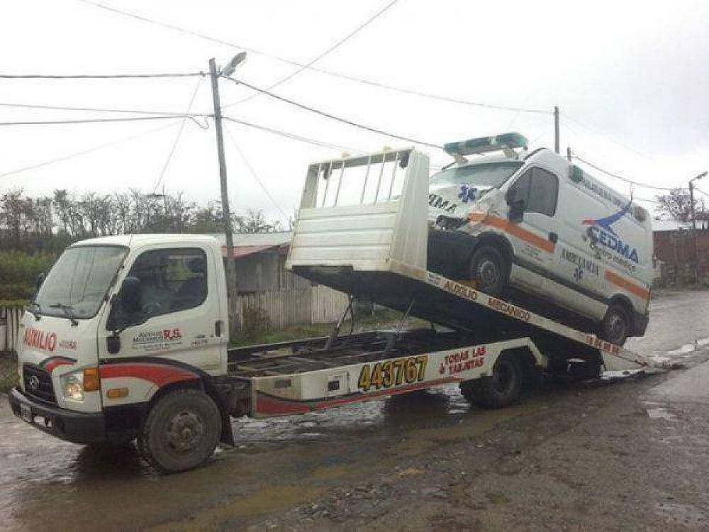 Tolhuin: Ambulancia �se llev� puesto� a dos caballos y los mat� 