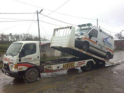 Tolhuin: Ambulancia �se llev� puesto� a dos caballos y los mat� 