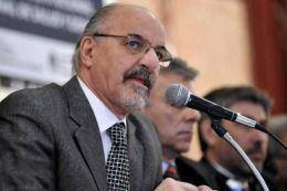 Tomada desminti� a Cavallieri: 