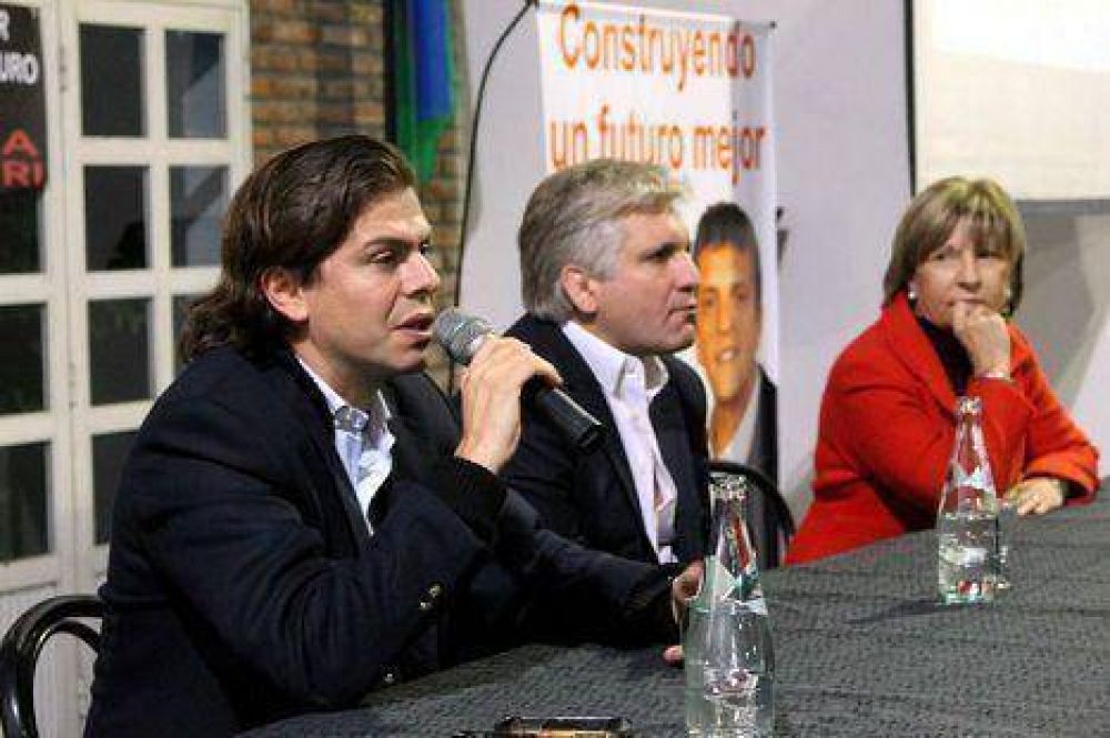 Gabriel Mercuri y Diego Santill�n juntos en Lomas de Zamora