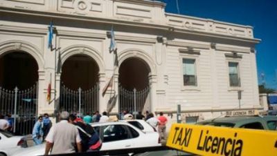 Taxistas se manifestaron pidiendo por nuevas paradas
