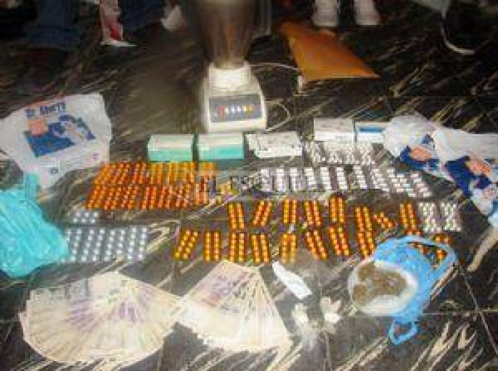 Desbaratan dos kioscos de droga en el Sur de la ciudad y hay un arrestado