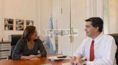 Por problemas con el avi�n, no vino Capitanich