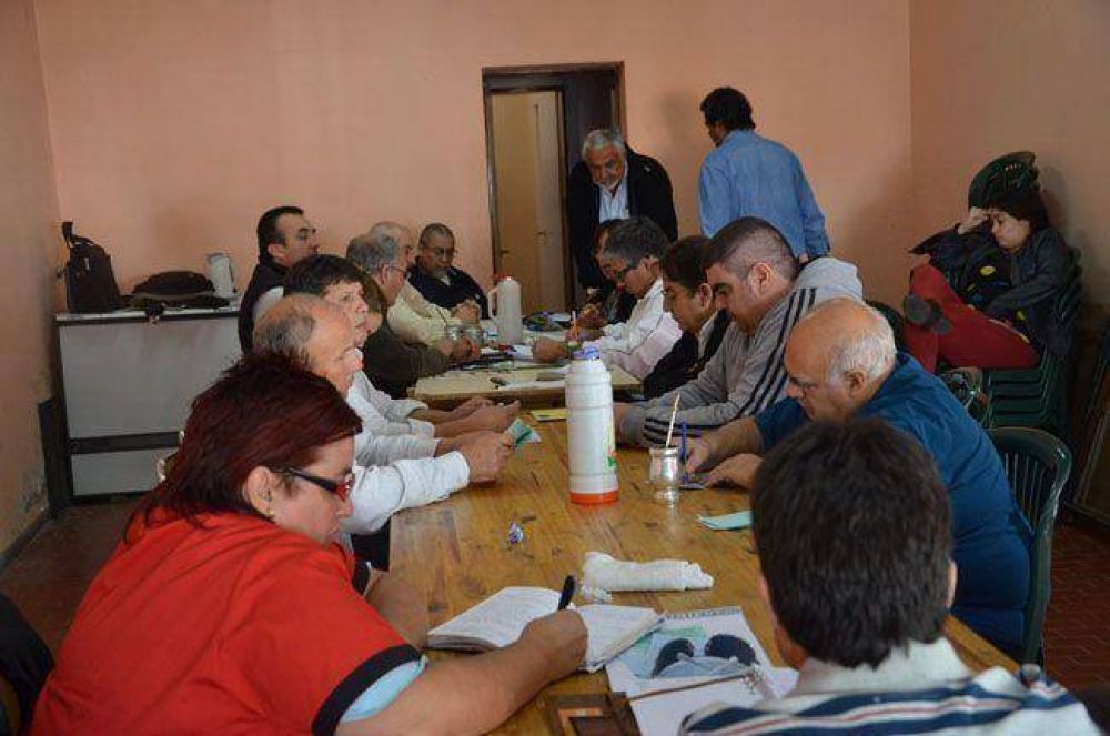 Furiosos, los estatales convocaron a una movilizaci�n a Casa de Gobierno 