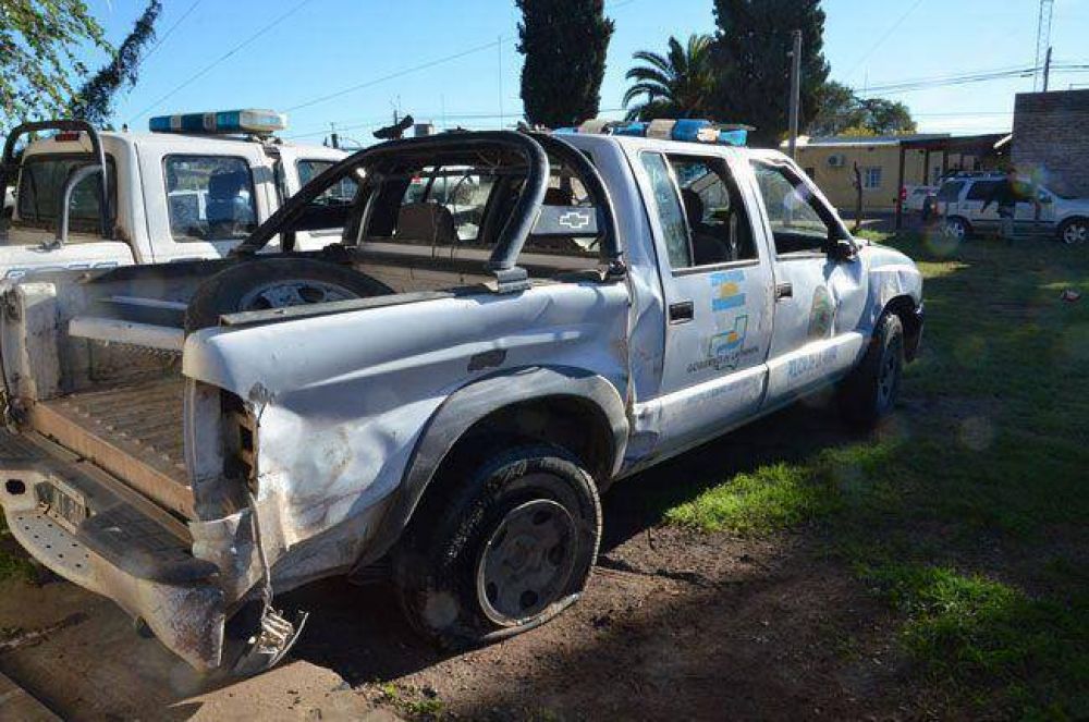 Chocaron dos patrulleros que persegu�an a una moto por el centro de Toay 