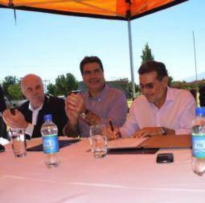 �La Rioja est� demostrando que es una provincia viable y productiva�