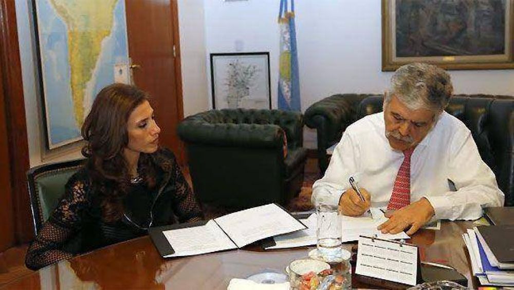 Santiago firm� acuerdo para mantener las tarifas el�ctricas