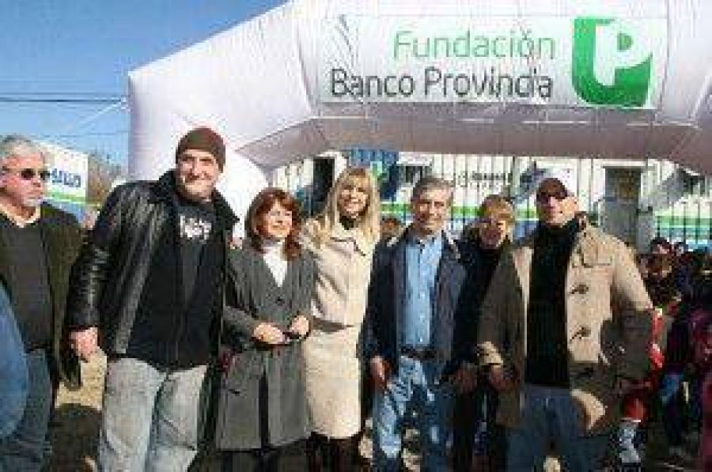 La Fundaci�n Banco Provincia y el Gobierno Municipal realizaron una jornada solidaria en Santa Ana