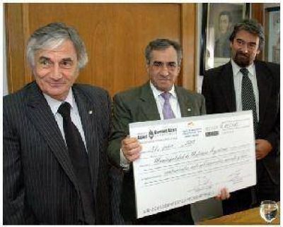 ENTREGAN M�S DE 400 MIL PESOS AL MUNICIPIO DE MALVINAS ARGENTINAS 